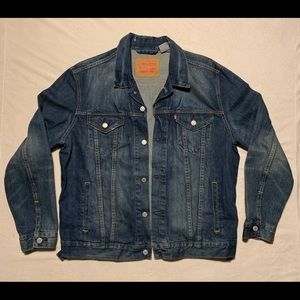 Levi’s denim trucker jacket size L
brand new